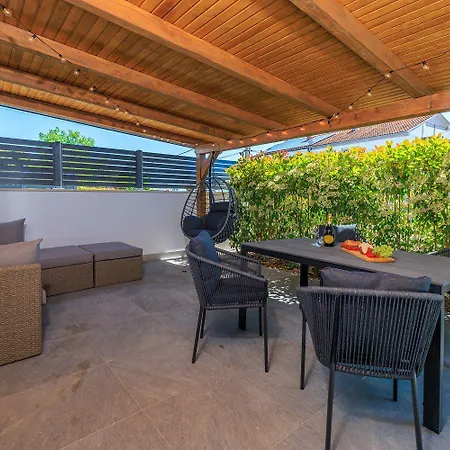 Διαμέρισμα Bezauberndes Nur 450 Meter Zum Mit Aussendusche, Liegen, Meerblick *