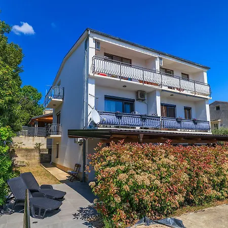 Bezauberndes Nur 450 Meter Zum Mit Aussendusche, Liegen, Meerblick Crikvenica