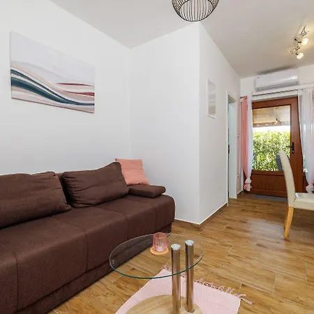 Bezauberndes Nur 450 Meter Zum Mit Aussendusche, Liegen, Meerblick * Crikvenica