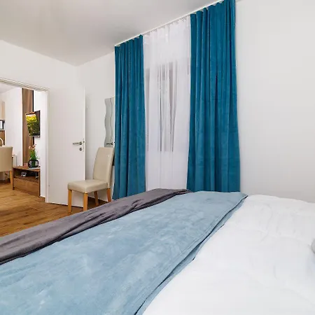 Bezauberndes Nur 450 Meter Zum Mit Aussendusche, Liegen, Meerblick Crikvenica