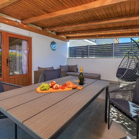 Διαμέρισμα Bezauberndes Nur 450 Meter Zum Mit Aussendusche, Liegen, Meerblick *