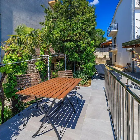 Διαμέρισμα Bezauberndes Nur 450 Meter Zum Mit Aussendusche, Liegen, Meerblick Crikvenica