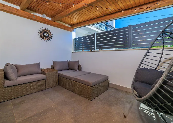 Bezauberndes Nur 450 Meter Zum Mit Aussendusche, Liegen, Meerblick Appartement Crikvenica