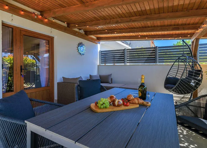 Bezauberndes Nur 450 Meter Zum Mit Aussendusche, Liegen, Meerblick Crikvenica