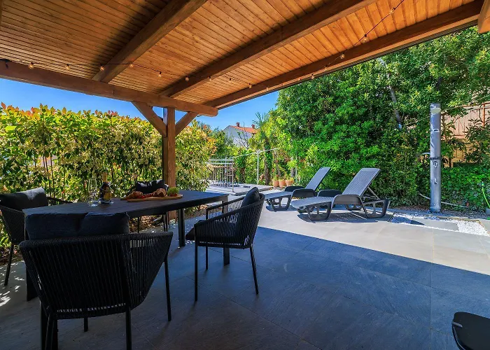 Bezauberndes Nur 450 Meter Zum Mit Aussendusche, Liegen, Meerblick Appartement Crikvenica