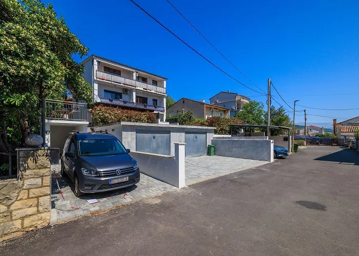 Appartement Bezauberndes Nur 450 Meter Zum Mit Aussendusche, Liegen, Meerblick Crikvenica