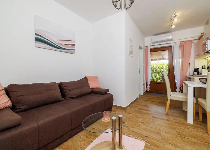 Bezauberndes Nur 450 Meter Zum Mit Aussendusche, Liegen, Meerblick * Crikvenica