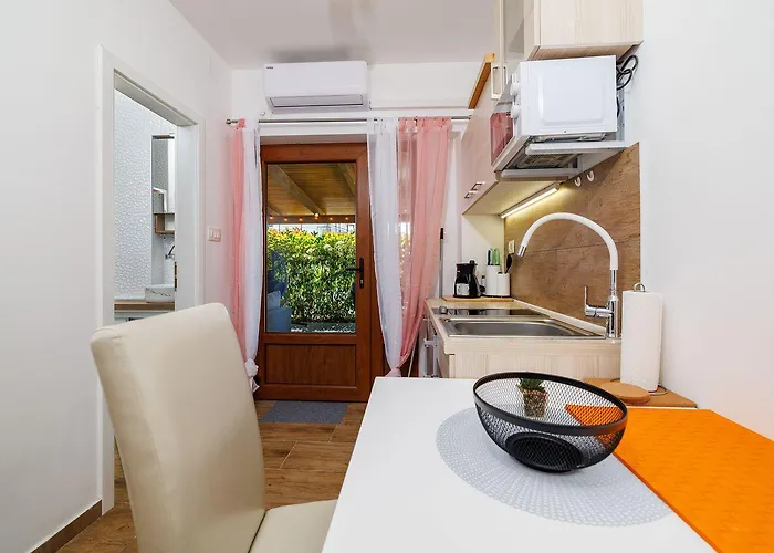 Appartement Bezauberndes Nur 450 Meter Zum Mit Aussendusche, Liegen, Meerblick