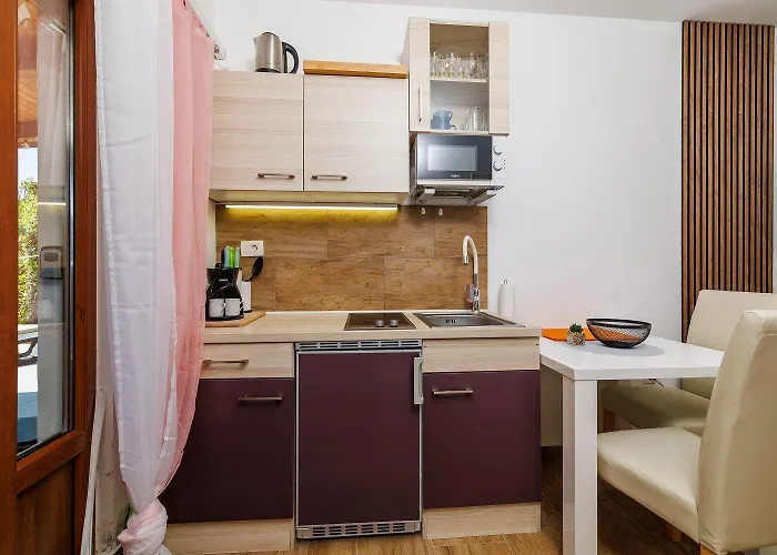 Bezauberndes Nur 450 Meter Zum Mit Aussendusche, Liegen, Meerblick Appartement Crikvenica