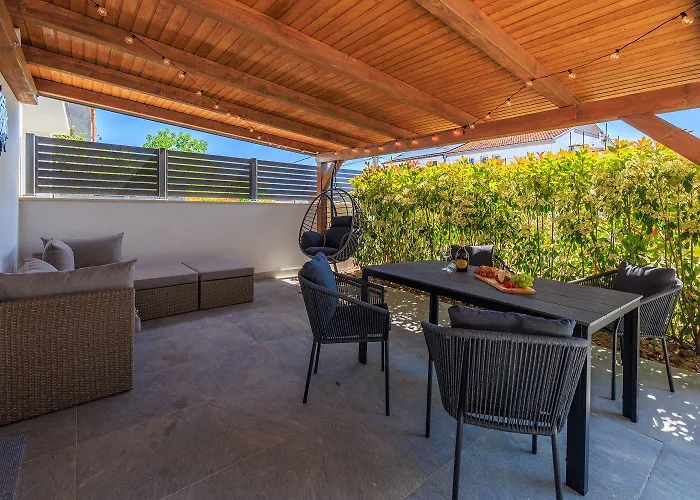 Bezauberndes Nur 450 Meter Zum Mit Aussendusche, Liegen, Meerblick Crikvenica