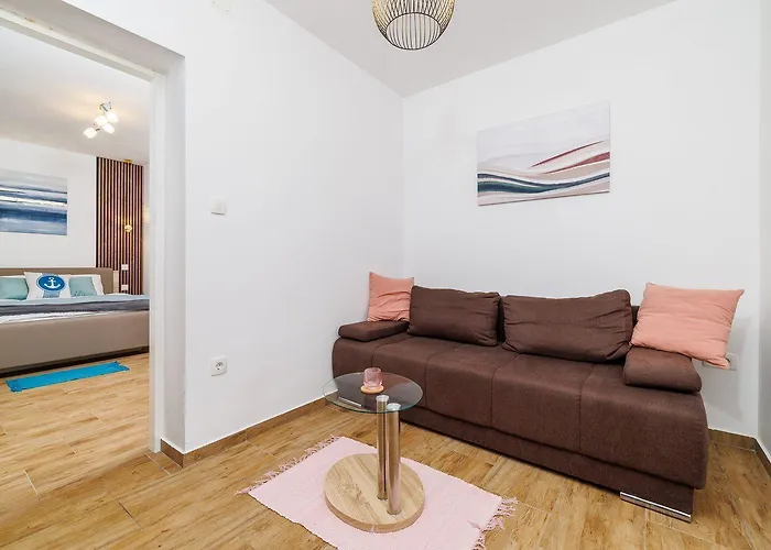 Bezauberndes Nur 450 Meter Zum Mit Aussendusche, Liegen, Meerblick Crikvenica