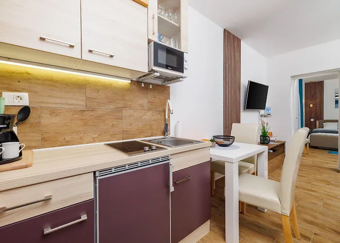 Bezauberndes Nur 450 Meter Zum Mit Aussendusche, Liegen, Meerblick * Crikvenica