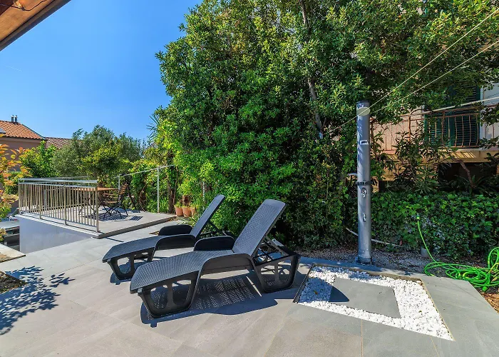 Bezauberndes Nur 450 Meter Zum Mit Aussendusche, Liegen, Meerblick * Crikvenica